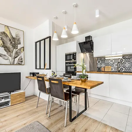 Rue Longue Vue Mer, Spacieux, Rénové Appartement *