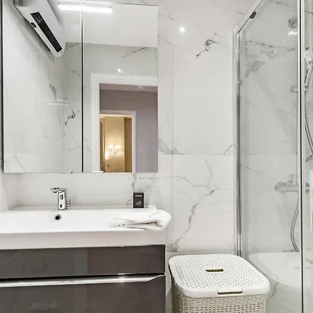 Rue Longue Vue Mer, Spacieux, Rénové Appartement *