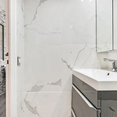 Rue Longue Vue Mer, Spacieux, Rénové Appartement Menton